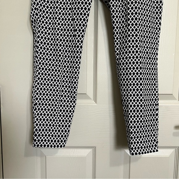 H&M WOMENS BLACK & WHITE CROPPED CIGARETTE TROUSERS SIZE 12 - Picture 2 of 8